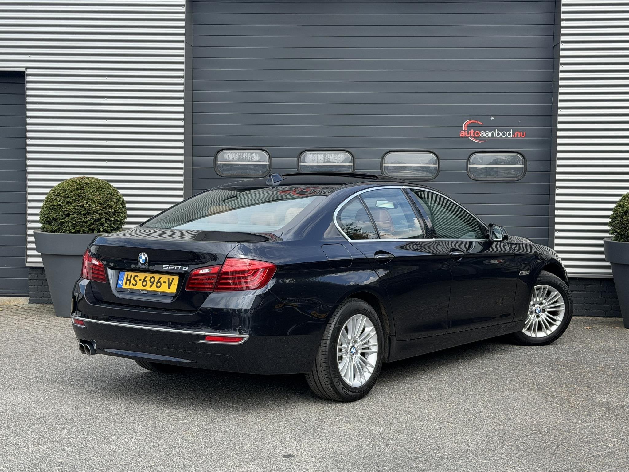 BMW 5-serie 520d Individual Edition | Panoramadak | Navigati, Automaat, 4 deurs, Achterwielaandrijving, Euro 6