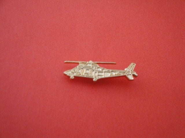 Pin Gendarmerie hélicoptère Agusta, Collections, Broches, Pins & Badges, Enlèvement ou Envoi, Comme neuf, Insigne ou Pin's