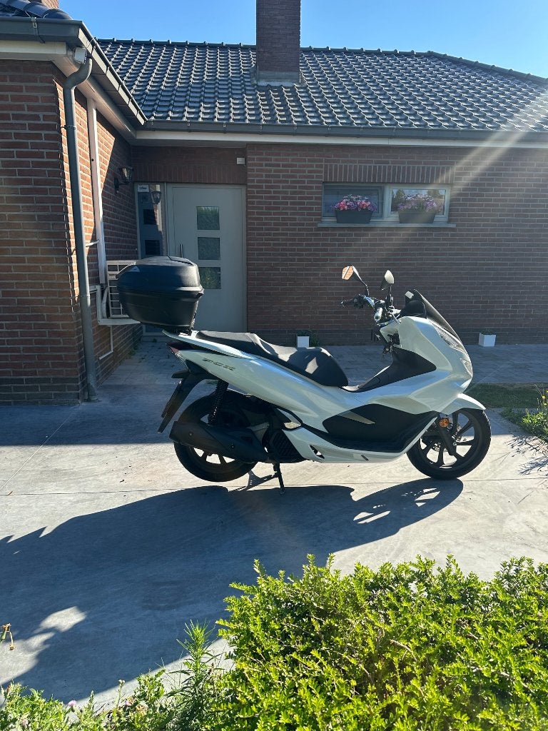HONDA PCX 125 - 1 ER PROPRIETAIRE - 9800 KM, Motos, 1 cylindre, Automatique, 125 cm³, Jusqu'à 11 kW