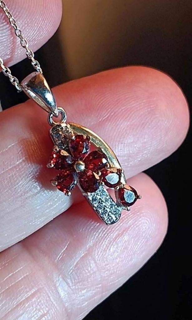 Pendentif en argent massif avec grenat rhodolite, Neuf, Rouge, Argent, Avec pierre précieuse