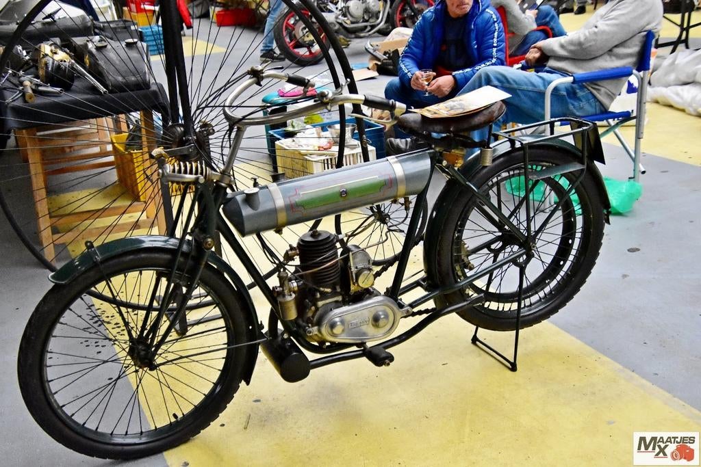 Foire aux voitures anciennes, motos et cyclomoteurs