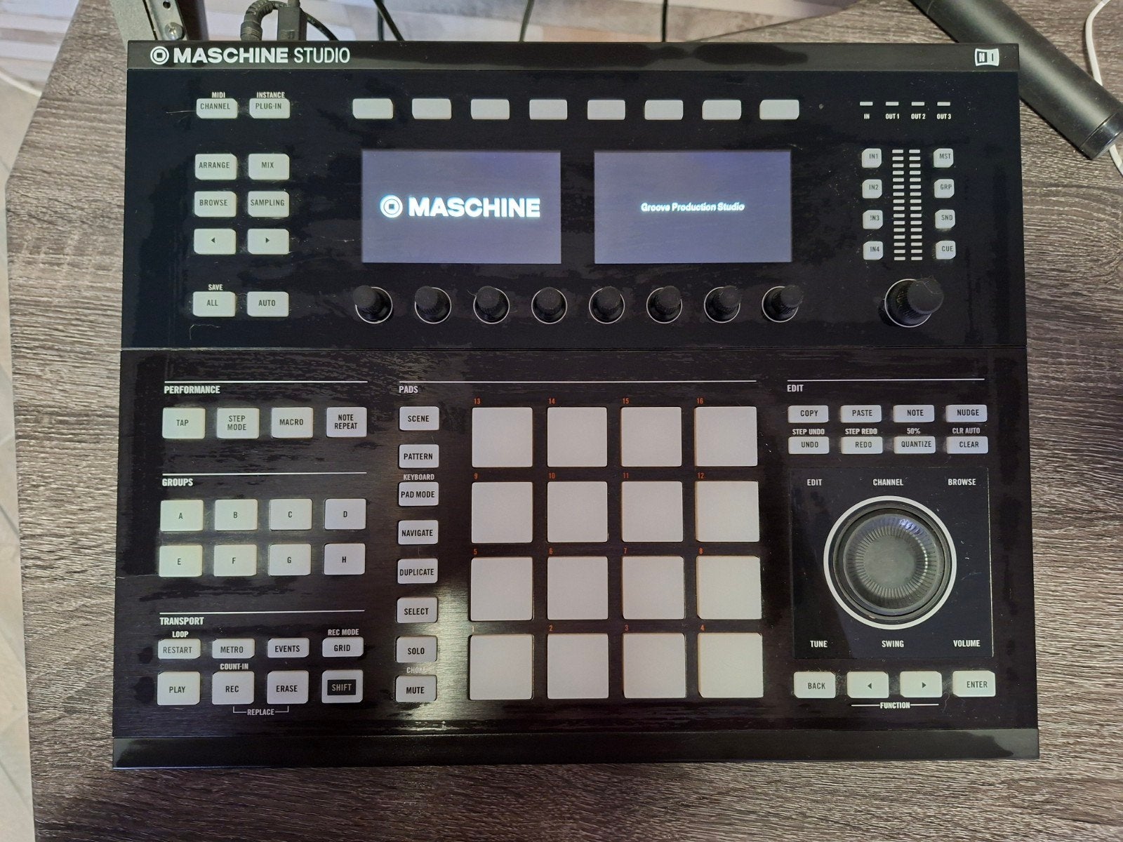 Maschine Studio Native intruments, Ophalen
