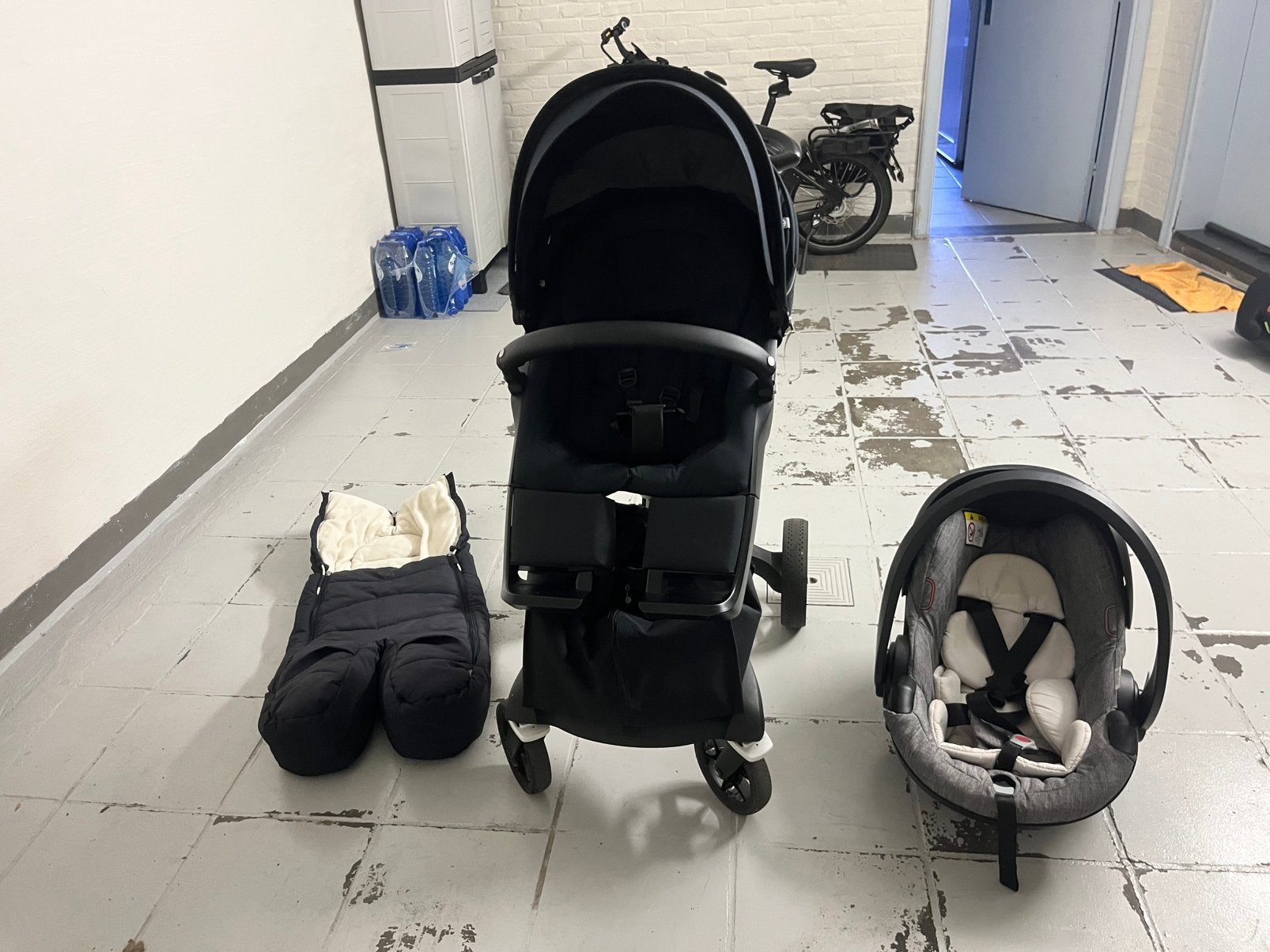 Stokke Xplory V4 kinderwagen – marineblauw,, Kinderen en Baby's, Kinderwagens en Combinaties, Zo goed als nieuw, Kinderwagen, Maxi-Cosi