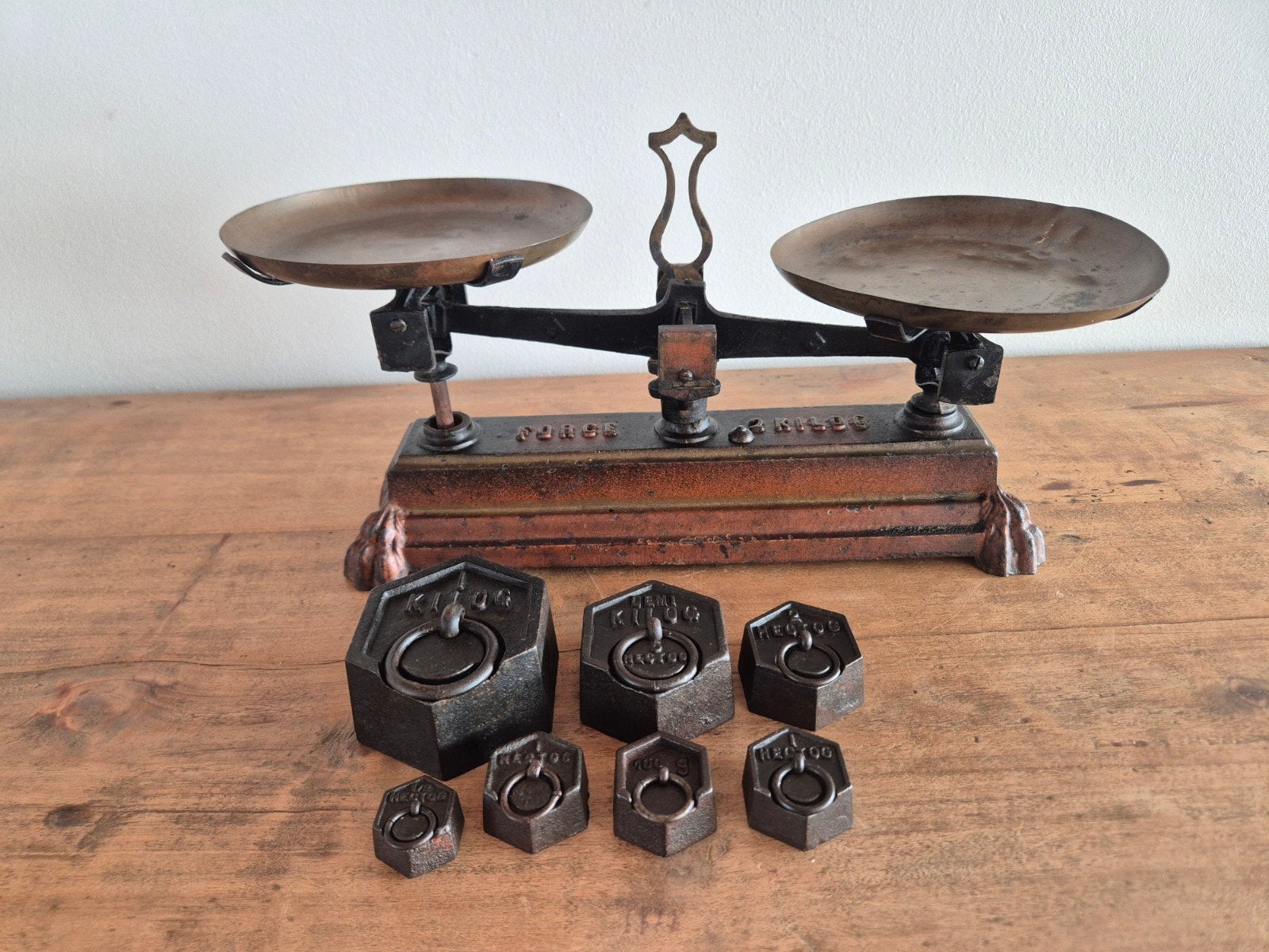 Balance de comptoir française ancienne Testut Roberval 2 kg, Enlèvement ou Envoi