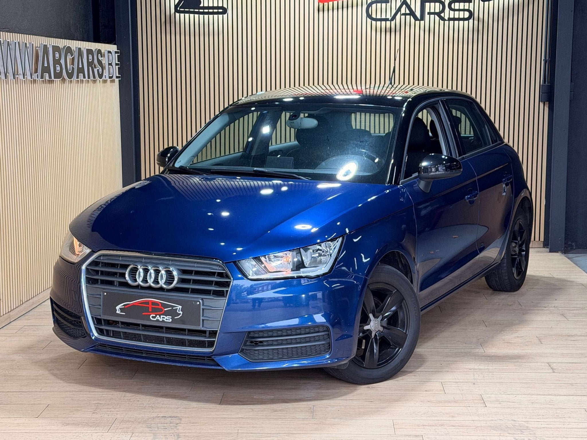 Audi A1 Sportback 1.4 TDi Sport * GARANTIE 12 MOIS * 12-2016, Auto's, Audi, 4 zetels, Stof, Navigatiesysteem, Blauw