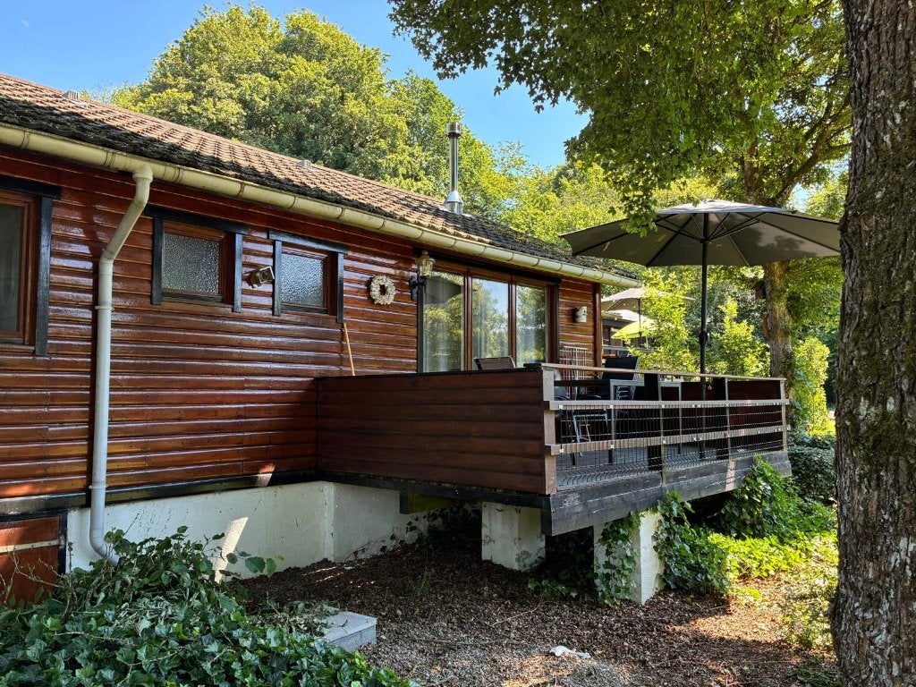 Chalet 74 La Boverie te Rendeux 'Belgische Ardennen', 5 personen, In bos, 2 slaapkamers, Recreatiepark