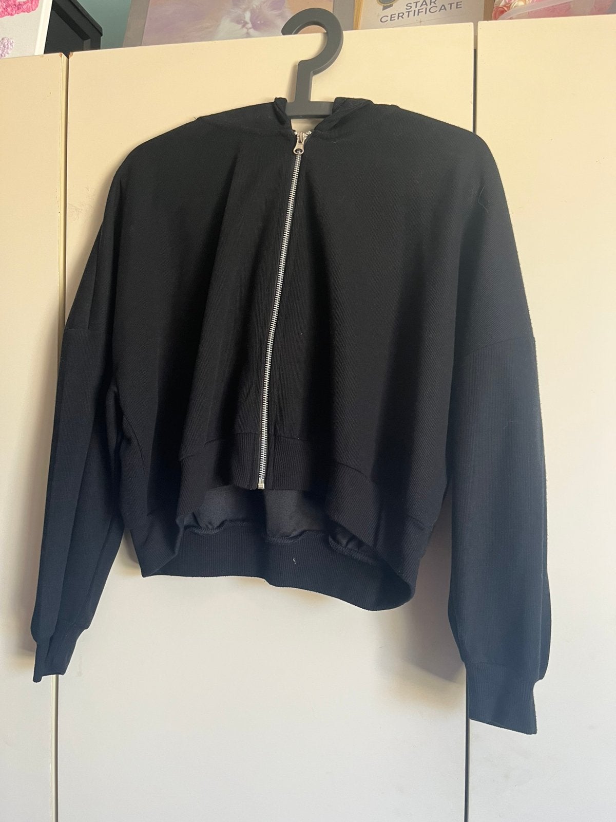 Cropped hoodie, Kleding | Dames, Truien en Vesten, Ophalen of Verzenden, Nieuw, Maat 38/40 (M), Zwart
