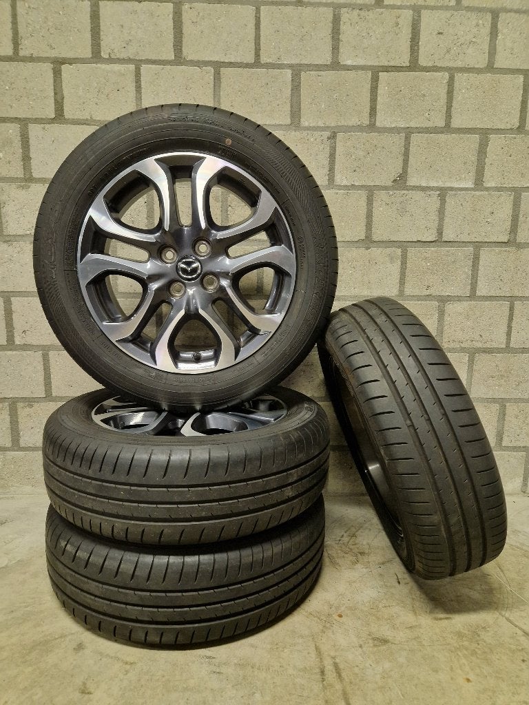 Originele Mazda 2 velgen met banden 16 inch, Auto-onderdelen, Ophalen, 16 inch, Banden en Velgen, 185 mm