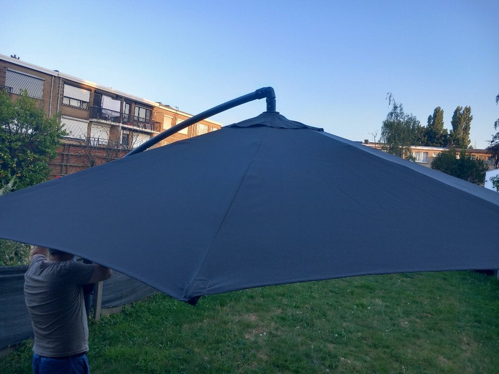 Zweefparasol met hoes, Tuin en Terras, Ophalen, Zo goed als nieuw, Zweefparasol