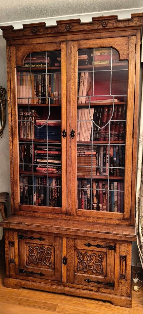 Bibliothèque ancienne en chêne avec vitraux, Enlèvement