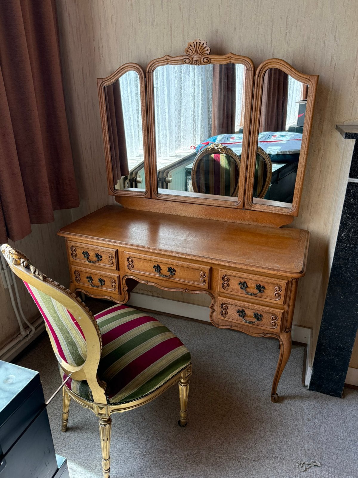 Bed met make up meubel antiek, Ophalen, Zo goed als nieuw