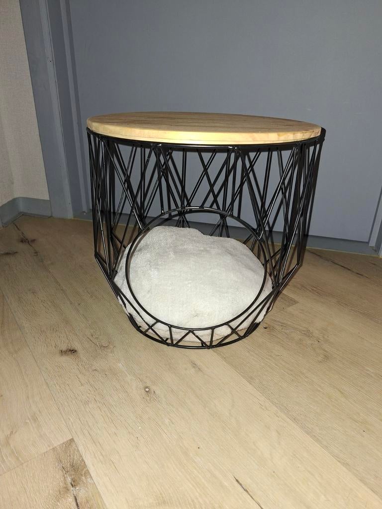 Bijzettafel met slaapplek, Enlèvement