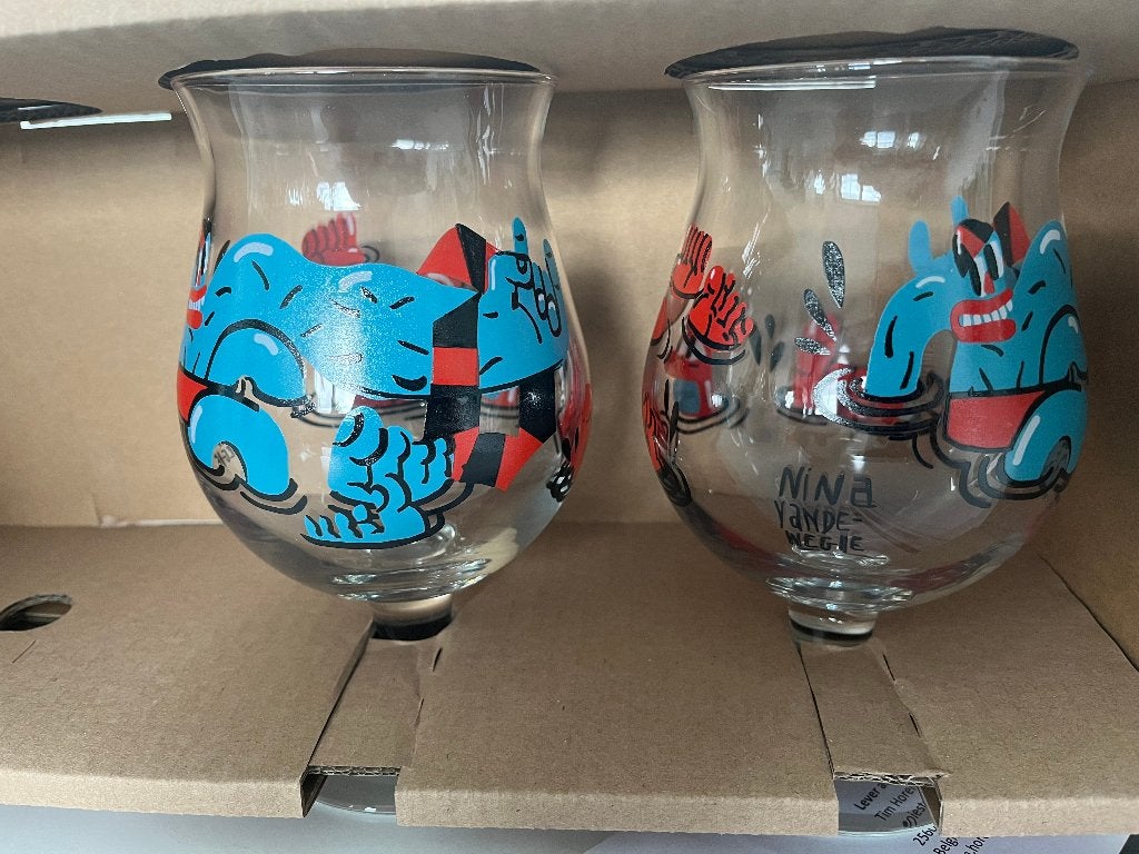 2 gloednieuwe Duvel glazen Nina Vandeweghe 2019, Verzamelen, Ophalen of Verzenden, Nieuw, Glas of Glazen, Duvel