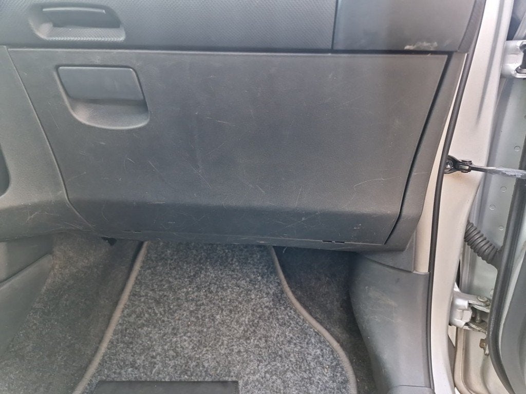 COMPARTIMENT A GANTS Toyota Yaris II (P9) (01-2005/12-2014), Utilisé, Toyota