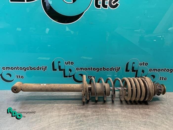 Barre amortisseur arrière droit d'un Volkswagen Golf (Golf, Volkswagen, -, 3 mois de garantie, Utilisé