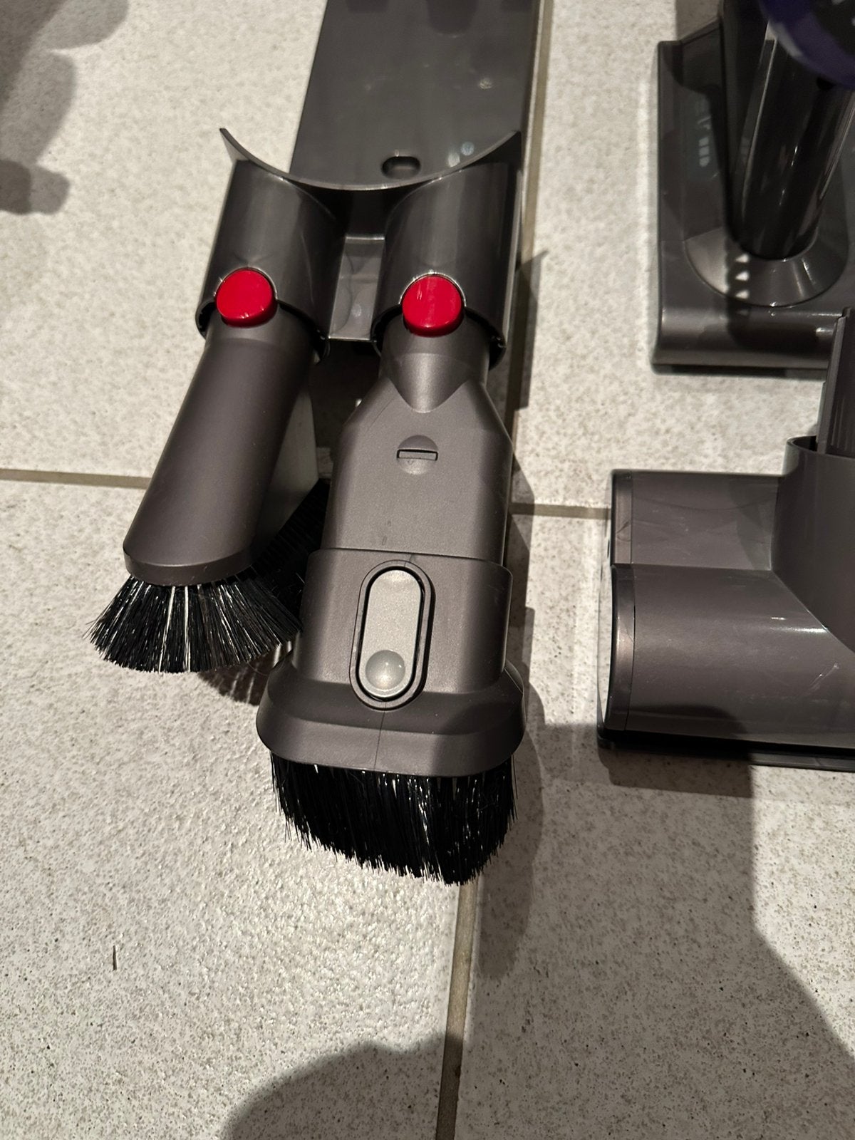À vendre Dyson V10, Electroménager, Réservoir, Enlèvement, Aspirateur balai, Convient aux sols durs