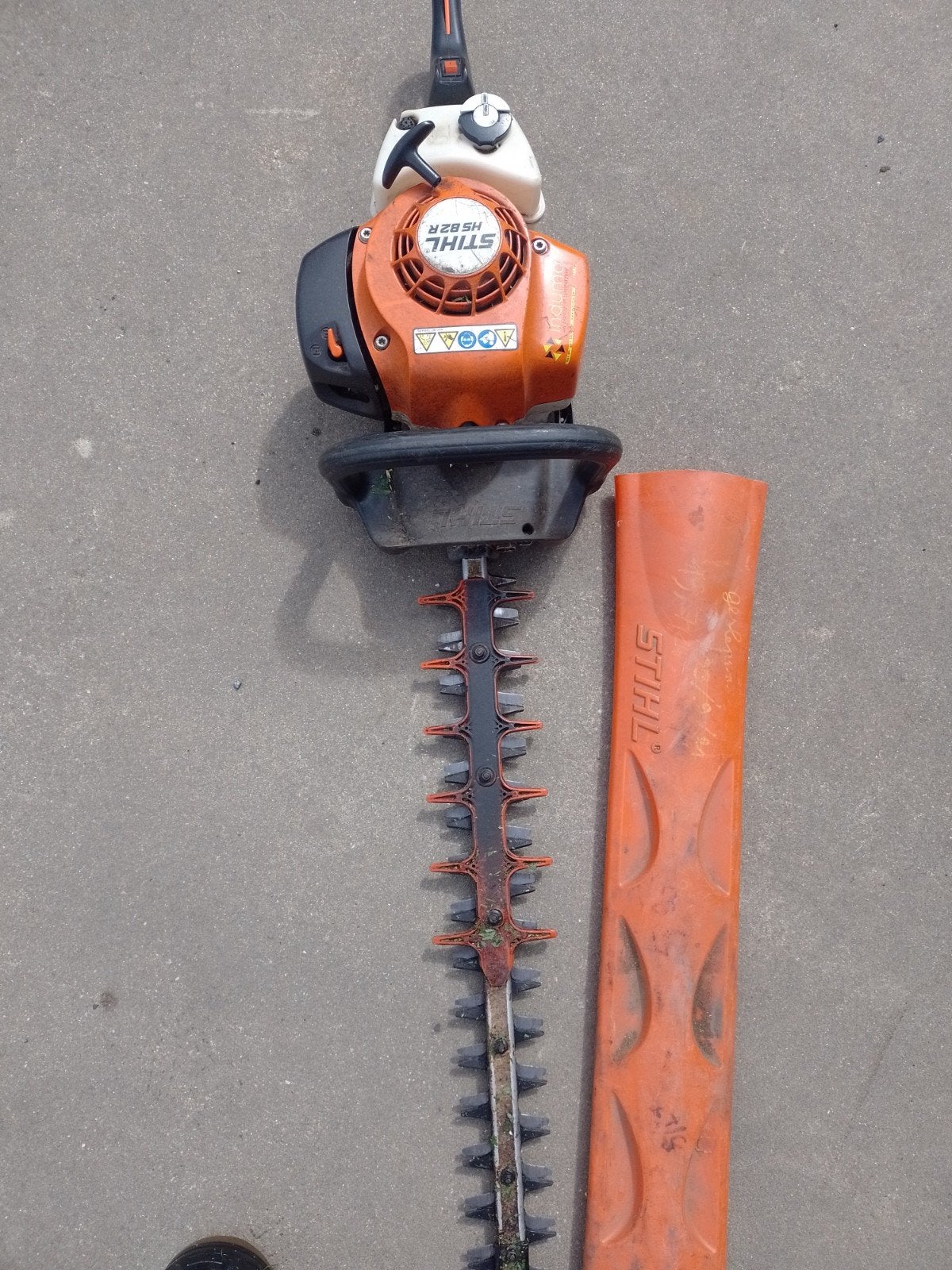 Stihl HS 82r, Ophalen, Benzine
