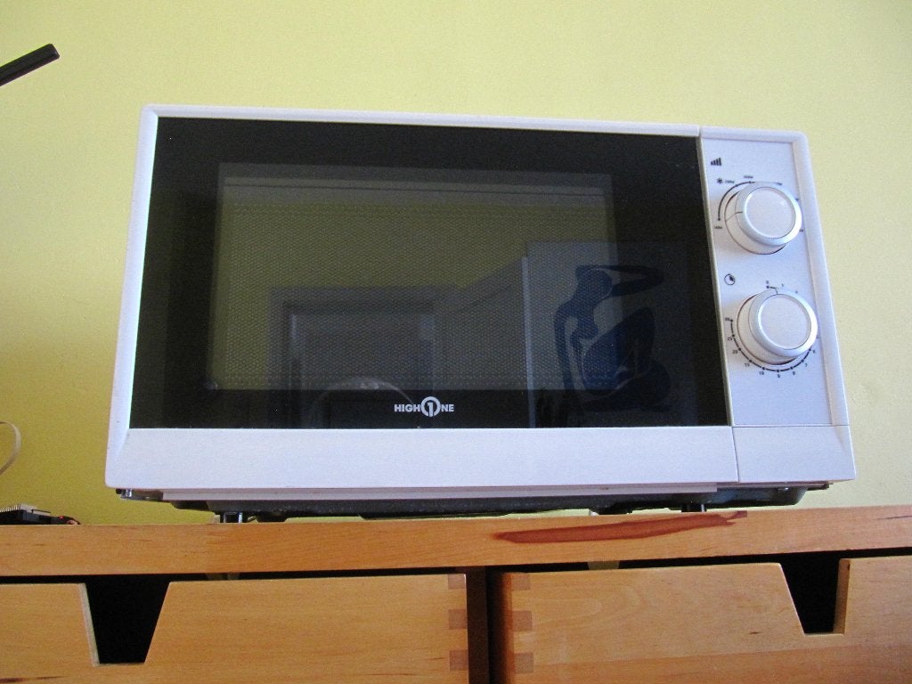 Micro-ondes Highone blanc 20L, Electroménager, Enlèvement, Utilisé, 45 à 60 cm, À Poser
