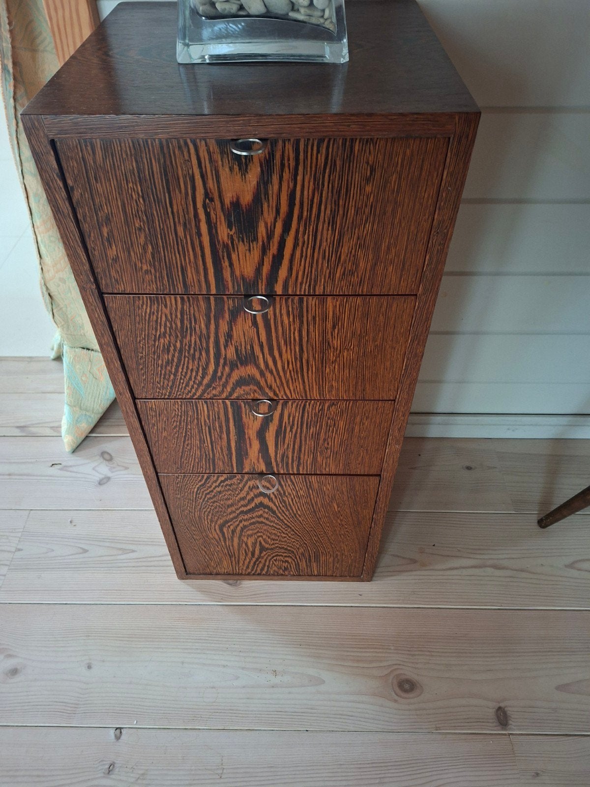 Commode, Enlèvement