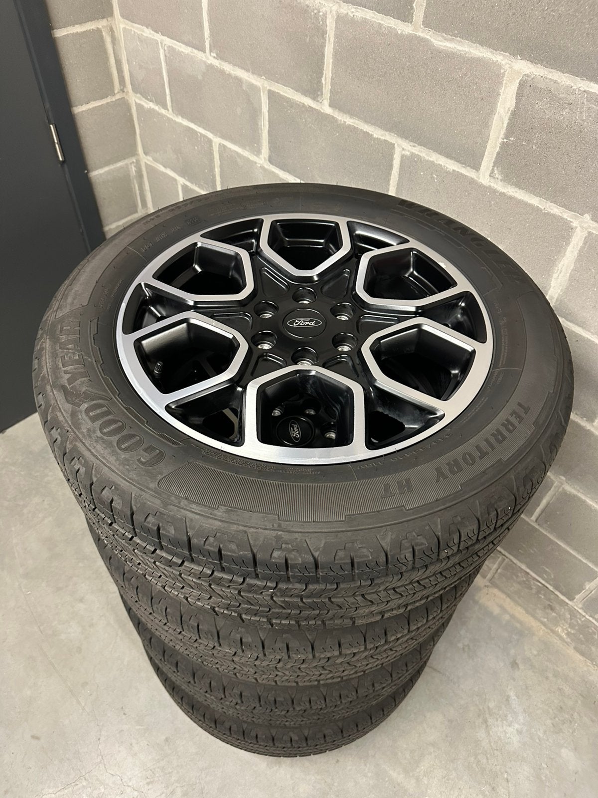 Ford Ranger 2023 wielen, Ophalen, Gebruikt, 255 mm, Banden en Velgen