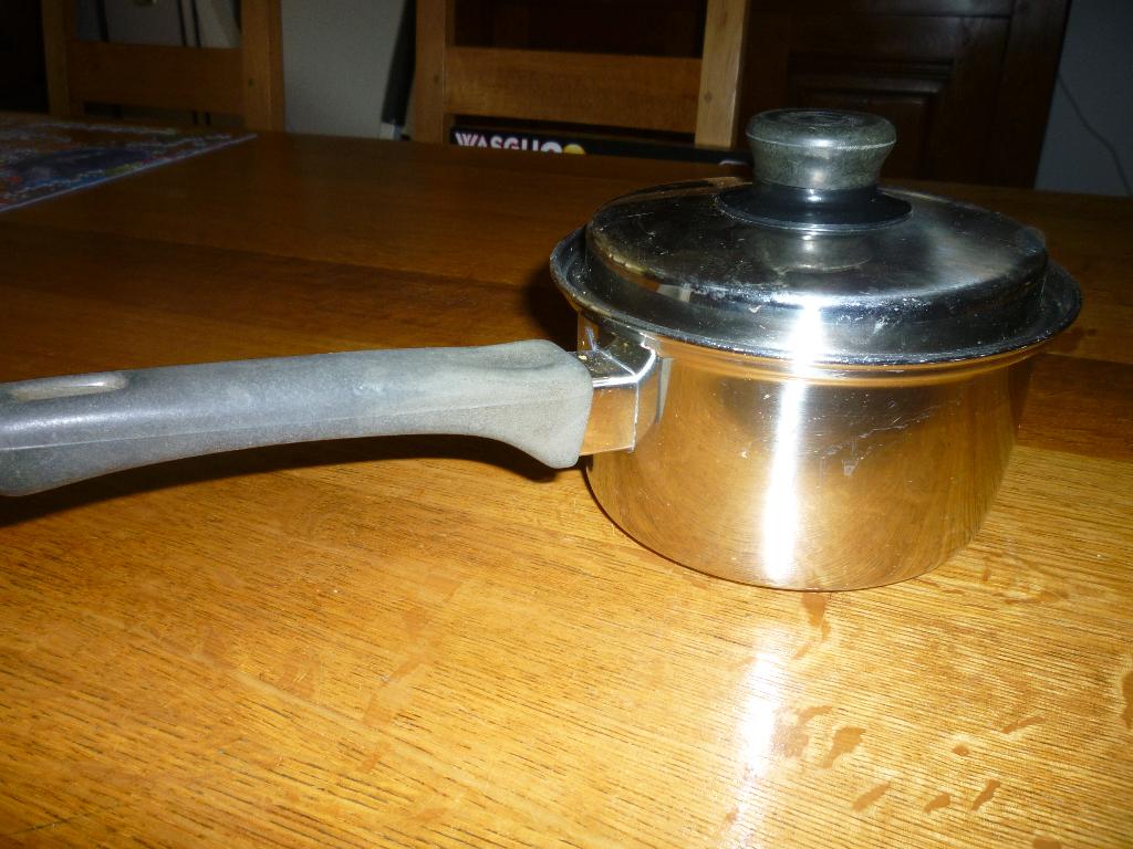 Poêlon inox avec couvercle – 17 cm, Enlèvement ou Envoi, Utilisé, Récipient(s)