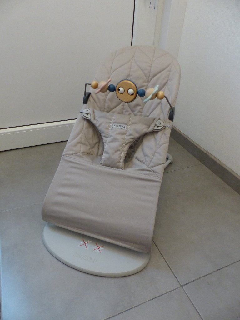 Relax Baby Björn / wipstoeltje inclusief speelboog, Kinderen en Baby's, Ophalen, Zo goed als nieuw, Wipstoel