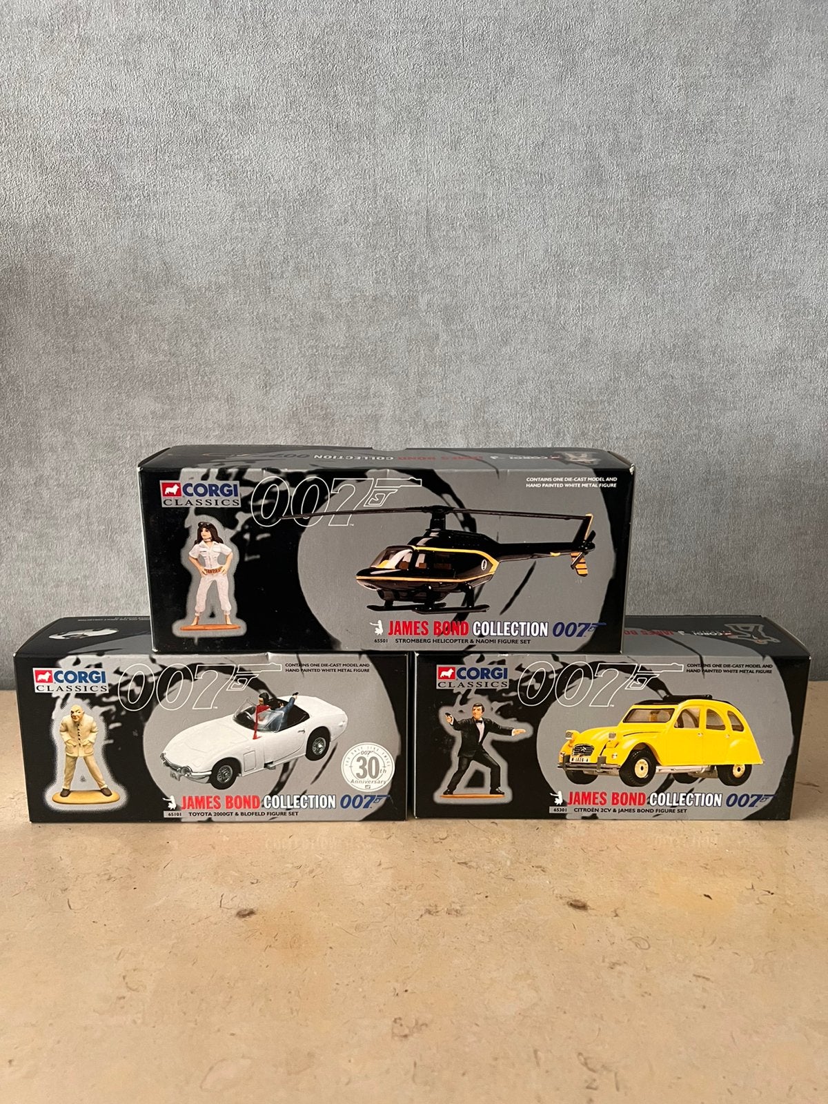 3 x JAMES BOND CORGI, Hobby en Vrije tijd, Ophalen, Zo goed als nieuw