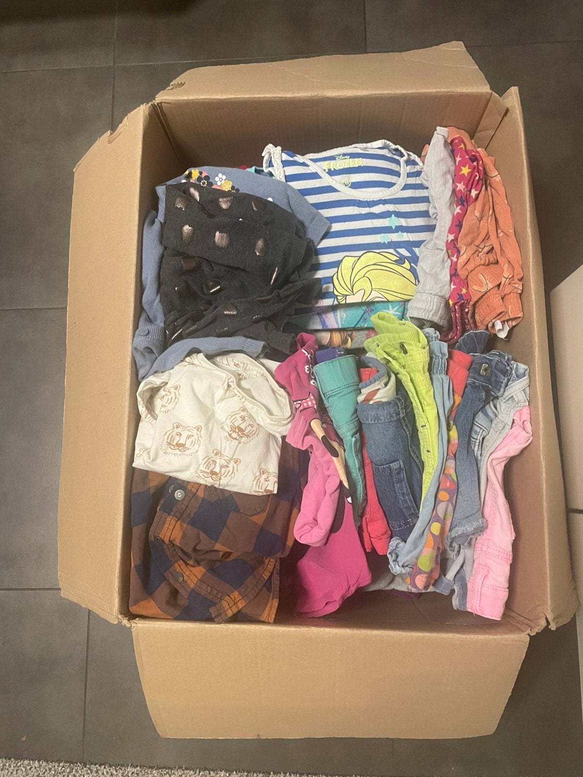 Doos kinderkleding maat 104- 116, Kinderen en Baby's, Ophalen, Zo goed als nieuw