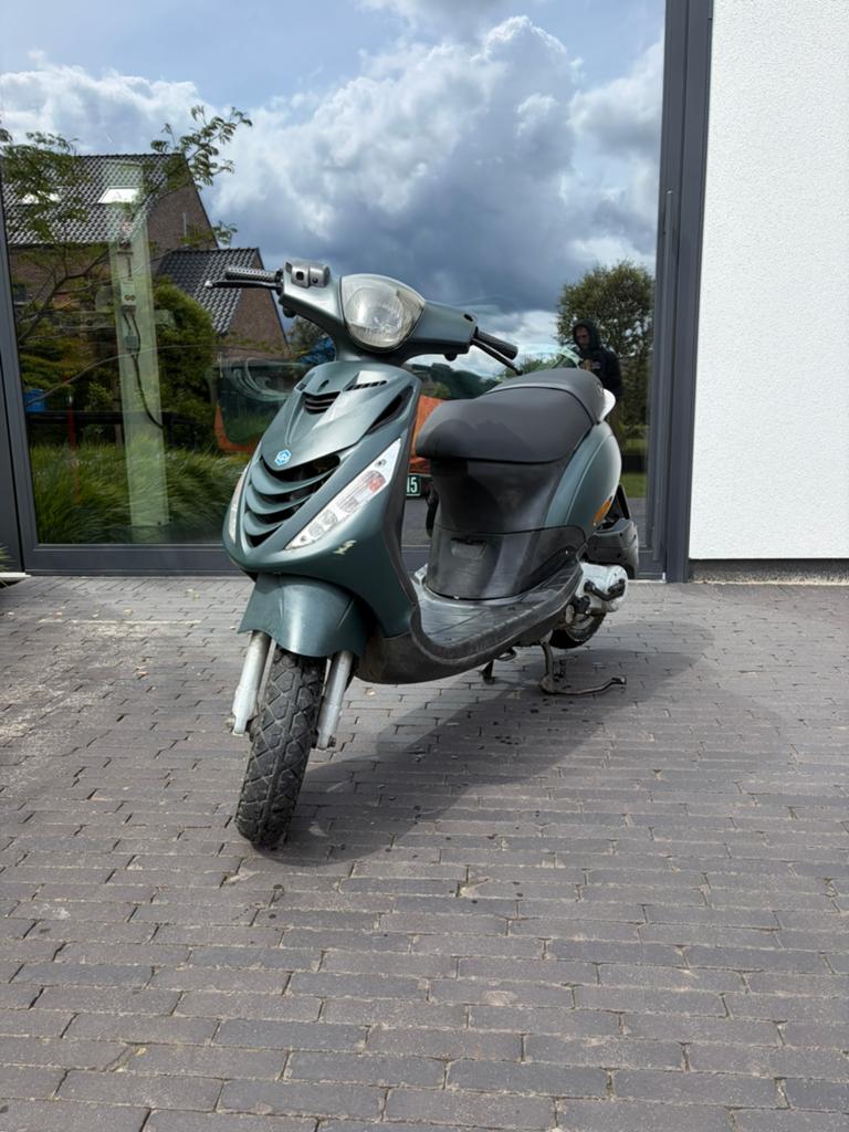 Piaggio zip 50cc 4takt b-klasse, Fietsen en Brommers, Scooters | Piaggio, Gebruikt, Zip, Klasse B (45 km/u), Ophalen