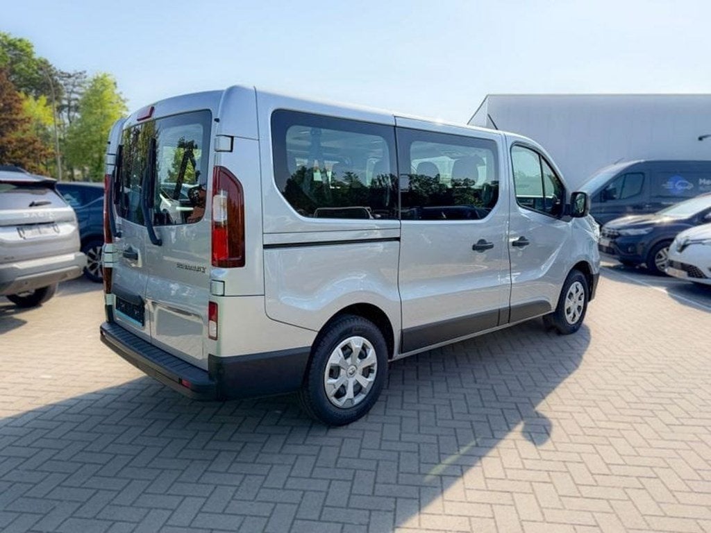 Renault Trafic Passenger & Generation L1 Zen 2.0 dCi 110, Auto's, Renault, Monovolume, Bedrijf, Parkeersensor, Zilver of Grijs