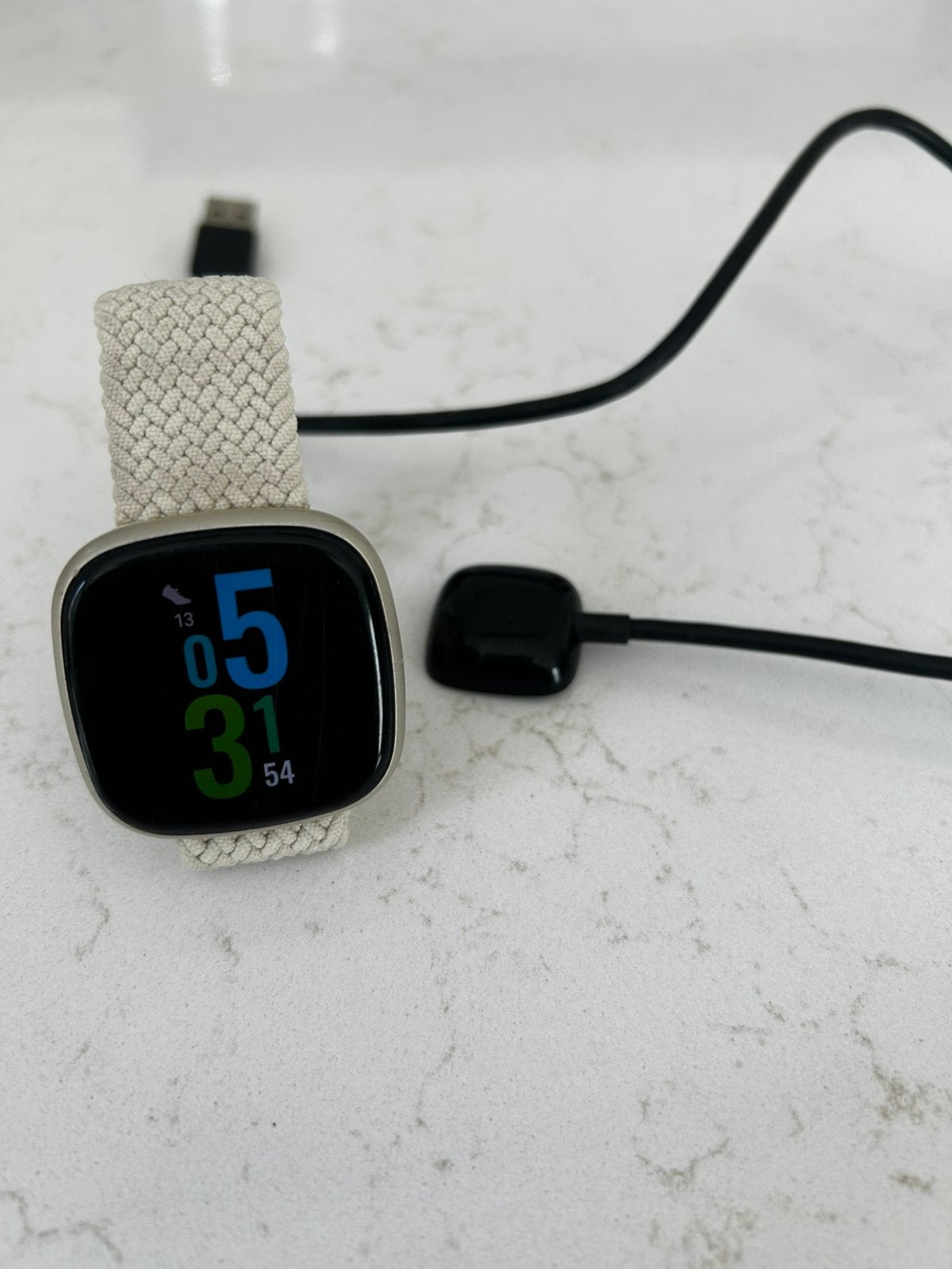 Fitbit Versa 2 (+2 stoffen bandjes en lader), Sport en Fitness, Ophalen, Gebruikt