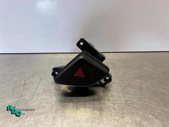Commutateur éclairage d'urgence d'un Hyundai I30 (I30 07-), Autos : Pièces & Accessoires, -, 3 mois de garantie, Utilisé, Hyundai