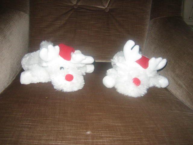 2 knuffeltjes met bel en muts, Ophalen, Zo goed als nieuw