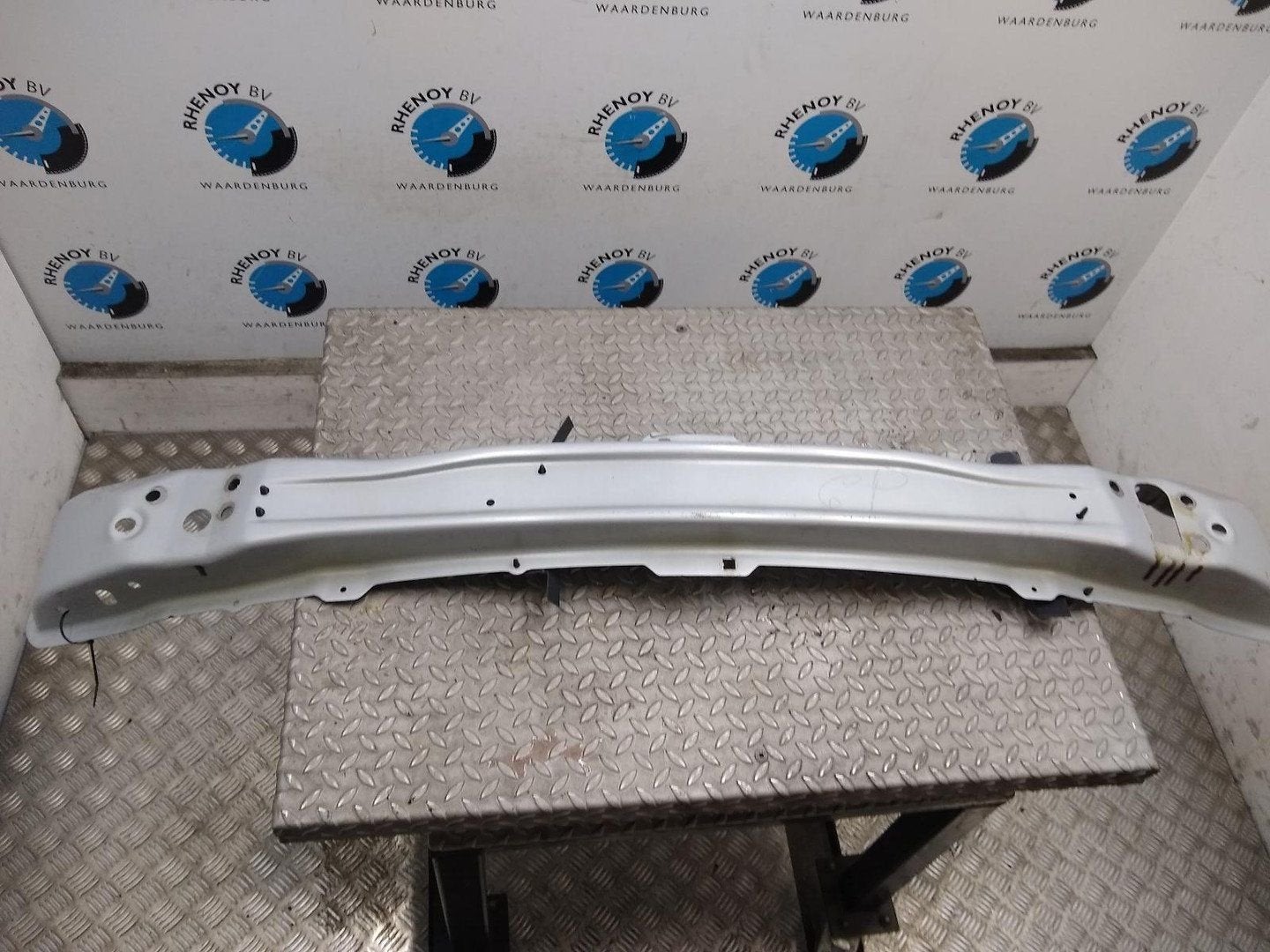 DACIA SANDERO VOORBUMPER BALK 2013, Ophalen of Verzenden, Gebruikt, Stiba lid