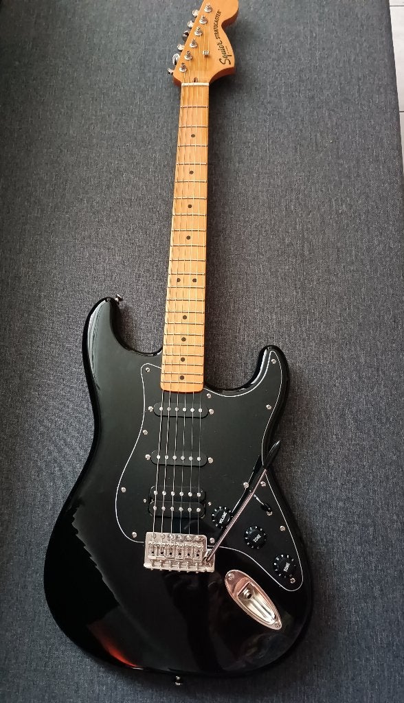 Squier CV 70s Strat HSS MN BLK, Enlèvement