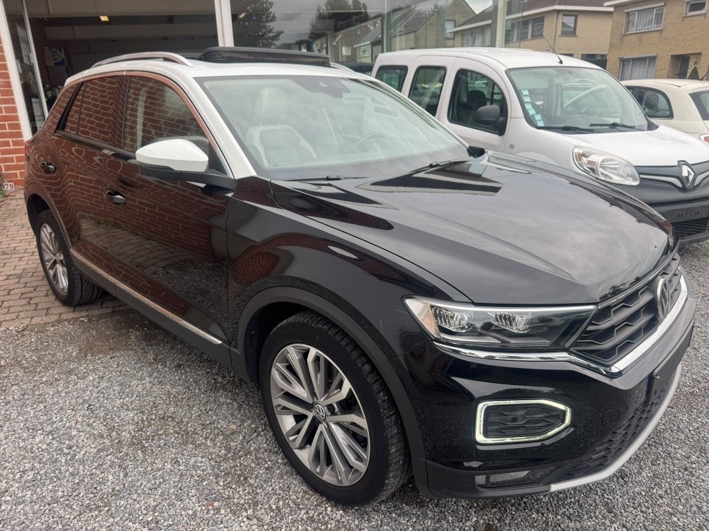 Volkswagen TROC Style 1L 115pk Pano Xenon-dak, Auto's, Voorwielaandrijving, Dealer onderhouden, Zwart, Leder