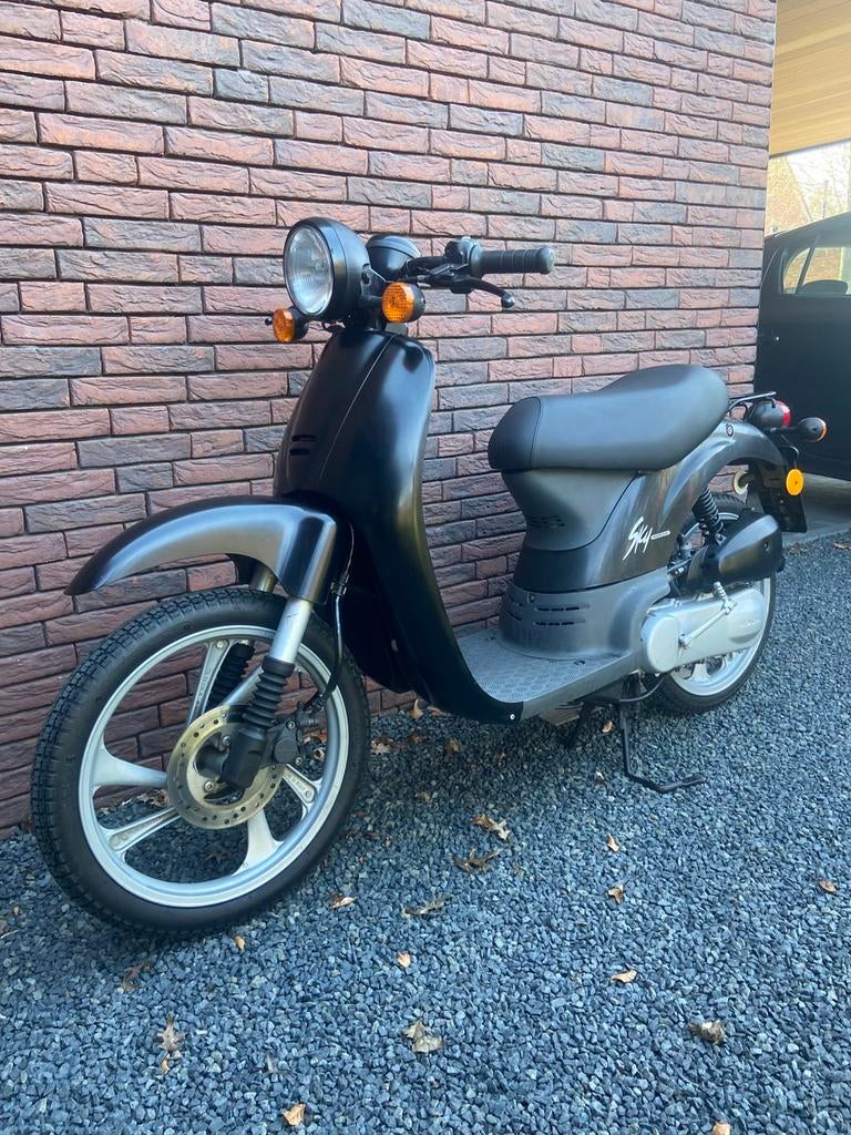 Honda sky 50cc, Fietsen en Brommers, Brommers | Honda, Ophalen, Klasse A (25 km/u), Zo goed als nieuw, 50 cc