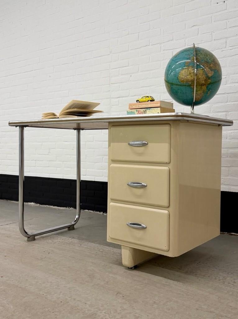 Vintage buisframe Maquet desk, doktersbureau, Industrieel, Ophalen