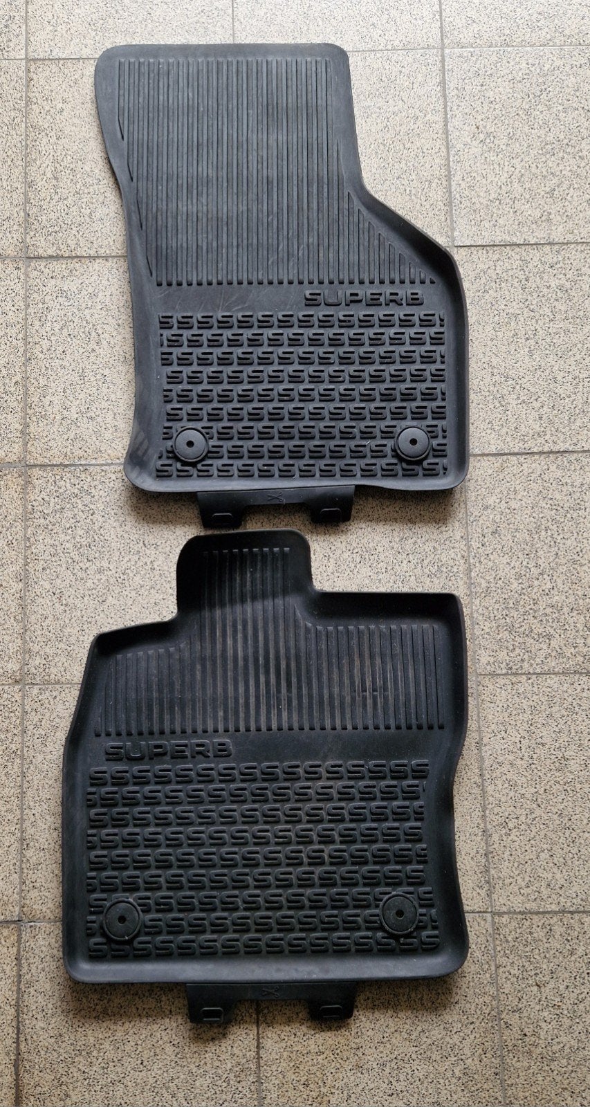 Originele rubberen matten voor Skoda Superb te koop, Ophalen
