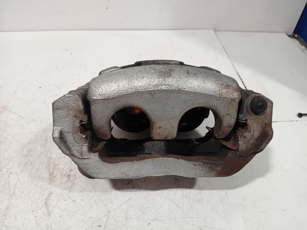 Remklauw rechts voor Mitsubishi Eclipse, Onderdelen@venauto.nl, Van der Ven Autorecycling B.V., Ettenseweg 76, 4706 PB Roosendaal, The Netherlands