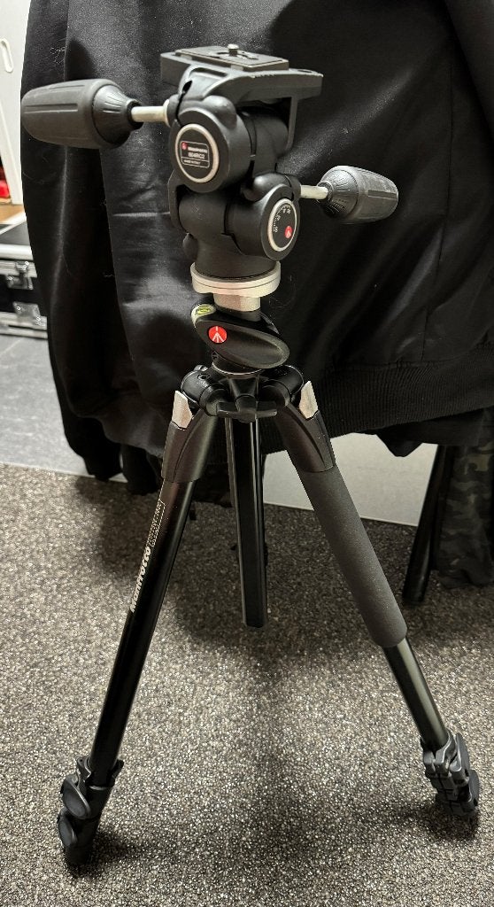 Manfrotto statief/tripod met 3weg kop, Gebruikt, Snelkoppelingsplaat, Manfrotto, 125 tot 150 cm