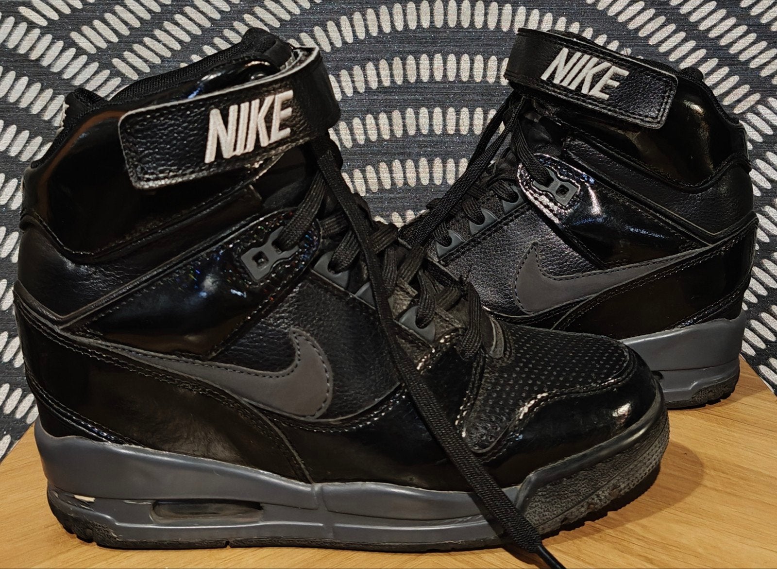 Baskets compensées Nike Air Revolution Sky Hi cuir noir, Enlèvement ou Envoi, Nike, Comme neuf, Noir