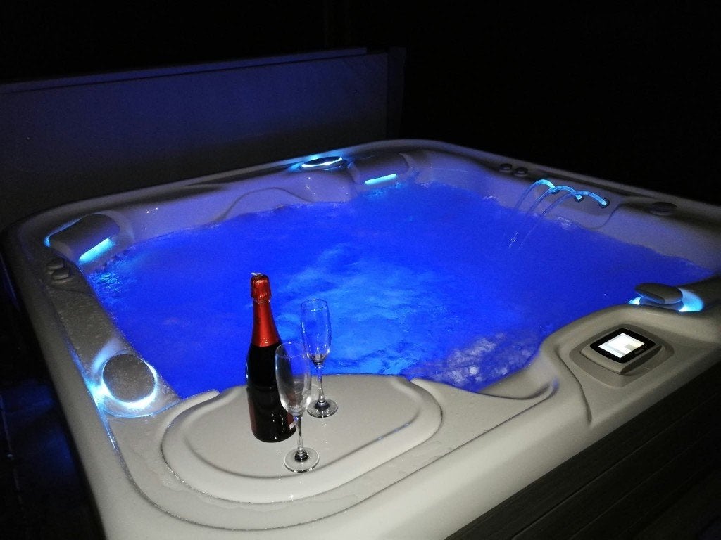 HOTSPRING Aria NTX Jacuzzi, Ophalen, Gebruikt, Afdekzeil, Vast
