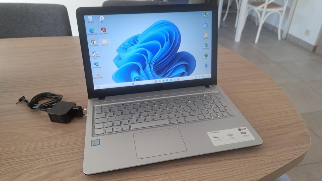 ASUS Vivobook i7 (8e génération) - SSD - Ordinateur portable, Enlèvement, SSD