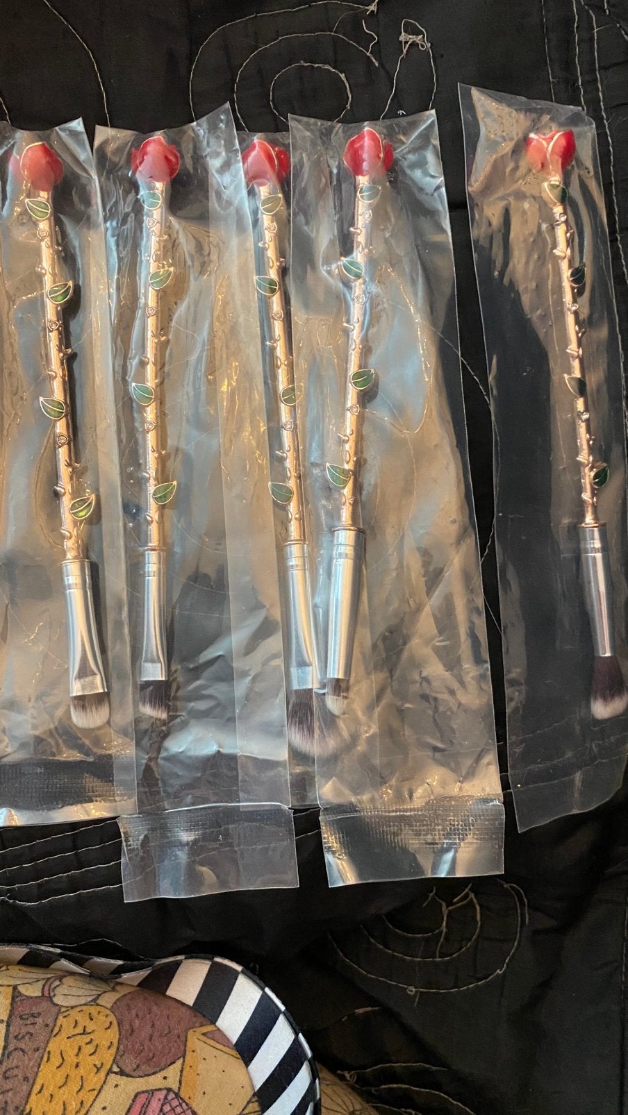 5 pinceaux à maquillage neufs en forme de roses, Enlèvement, Neuf