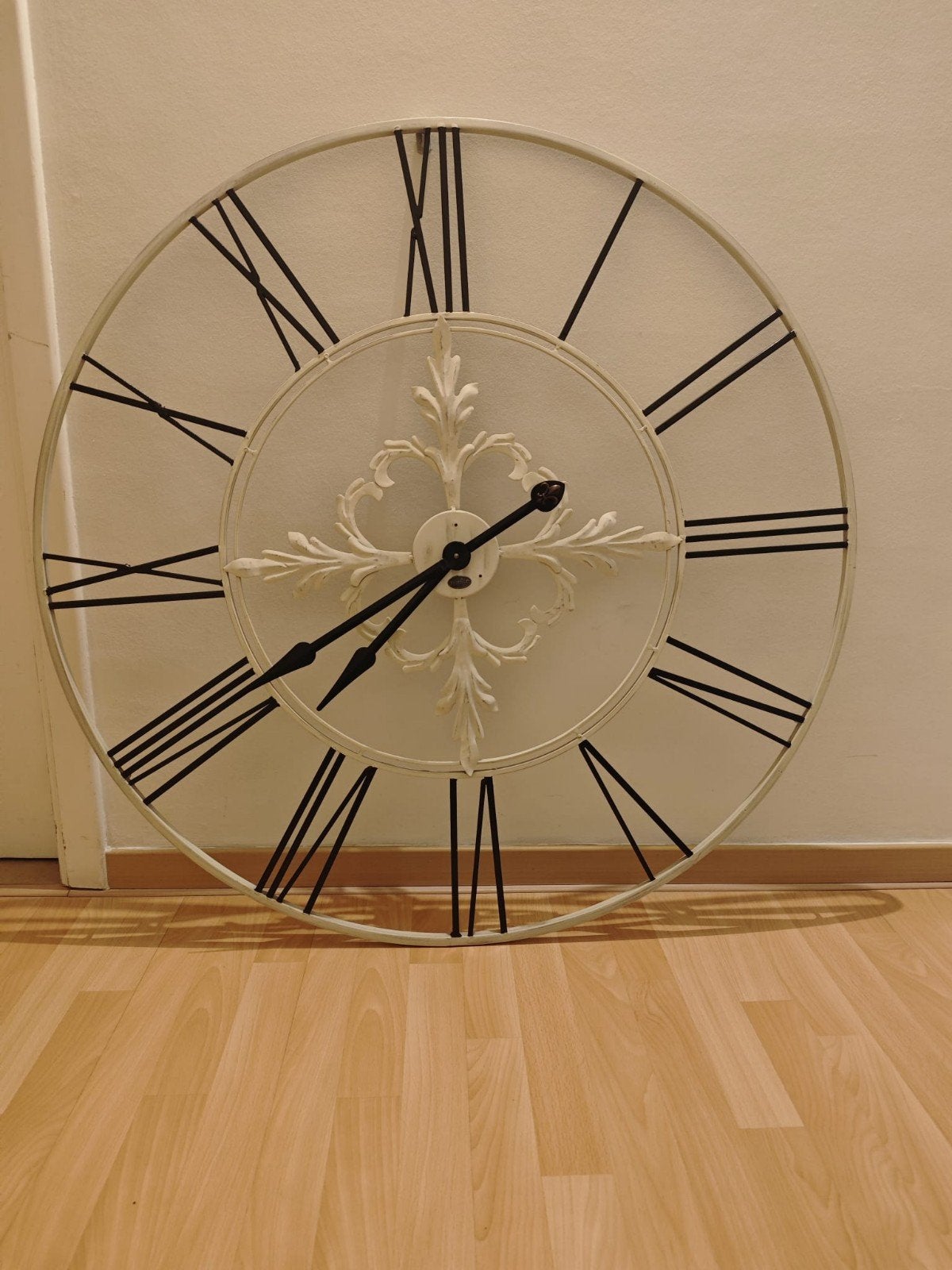 Grote Landelijke Riverdale Klok (102 cm) – Wit/Zwart Metaal, Ophalen, Wandklok