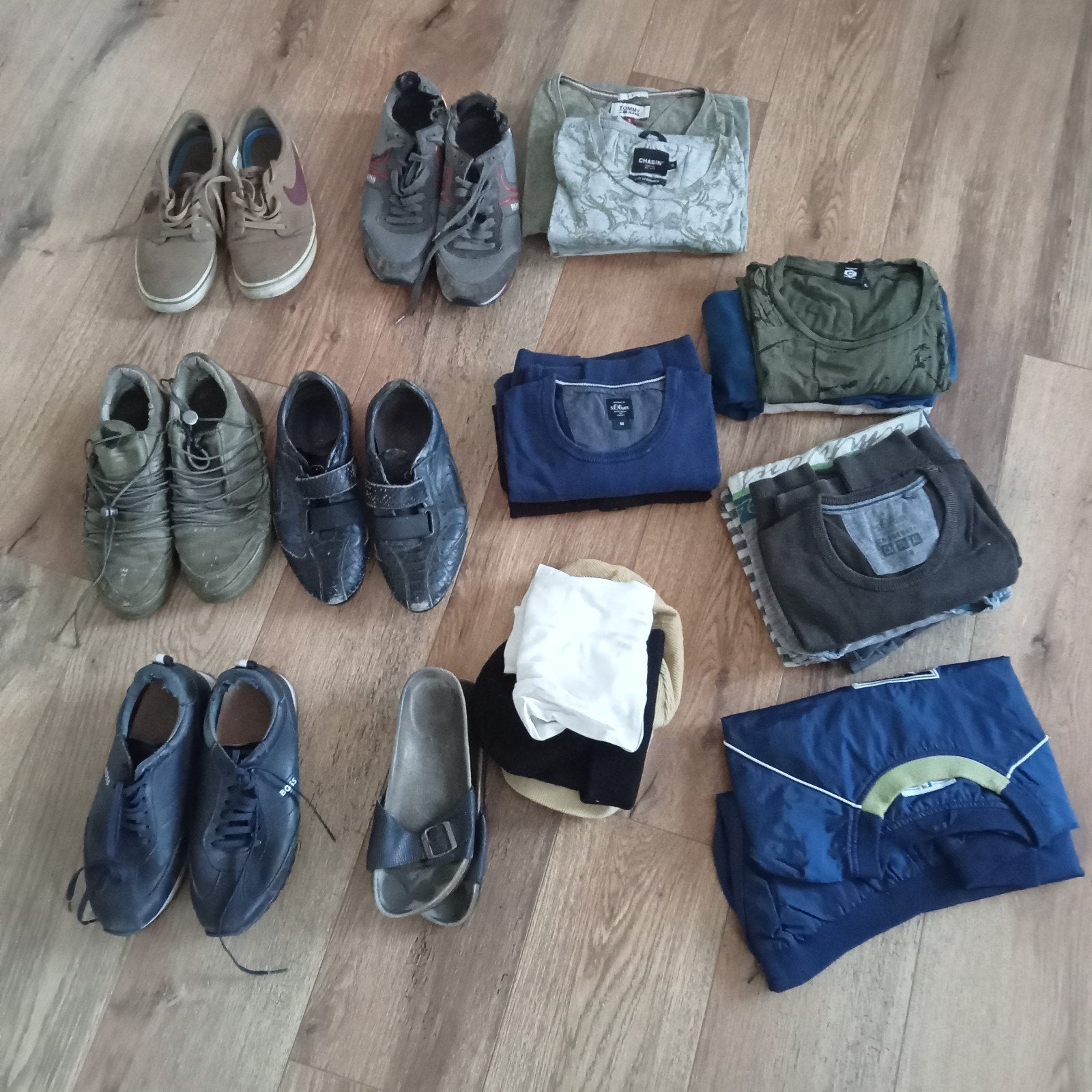 gratis lot schoenen en heel wat Tshirts enz..., Kleding | Heren, Ophalen