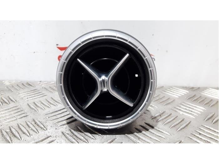 Grille aération tableau de bord d'un Mercedes CLA, 3 mois de garantie, Utilisé, -, -