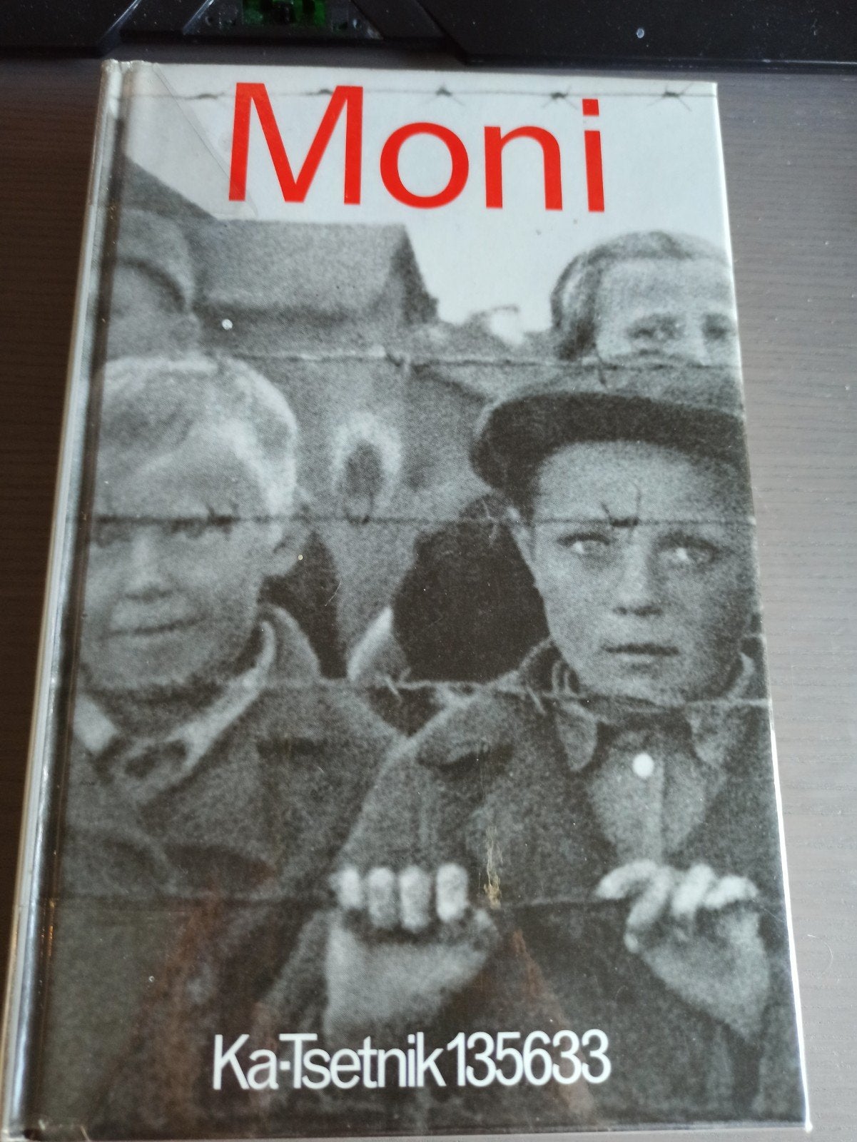 Moni, Enlèvement ou Envoi