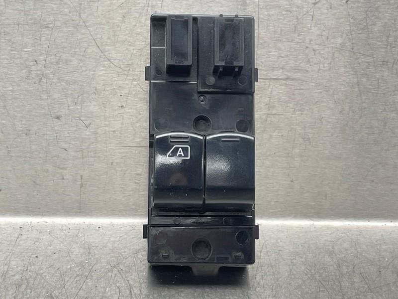 COMMUTATEUR VITRES ELECTRIQUES Nissan NV 200 (M20M), Utilisé, Nissan